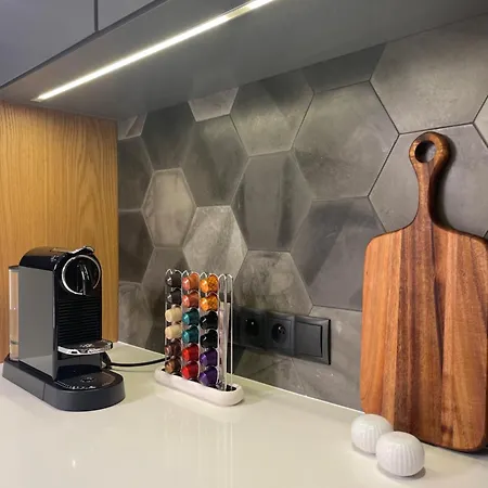 Apartment Premium Tolkiena House Mokotow 2- Bedrooms & Living Room, Terrace With Garden, Free Underground Parking & Free High-speed Wi-fi Warschau