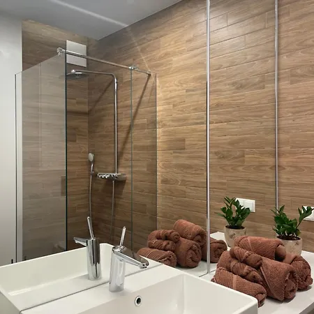 Premium Tolkiena House Mokotow 2- Bedrooms & Living Room, Terrace With Garden, Free Underground Parking & Free High-speed Wi-fi Lejlighed Warszawa