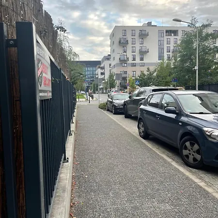 Premium Tolkiena House Mokotow 2- Bedrooms & Living Room, Terrace With Garden, Free Underground Parking & Free High-speed Wi-fi アパート *