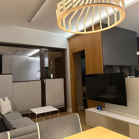 Premium Tolkiena House Mokotow 2- Bedrooms & Living Room, Terrace With Garden, Free Underground Parking & Free High-speed Wi-fi وارسو