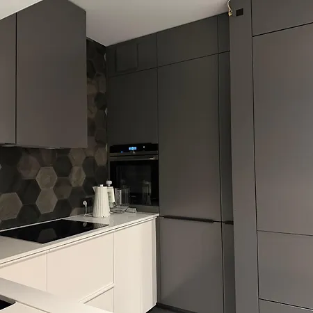 Premium Tolkiena House Mokotow 2- Bedrooms & Living Room, Terrace With Garden, Free Underground Parking & Free High-speed Wi-fi * Warschau