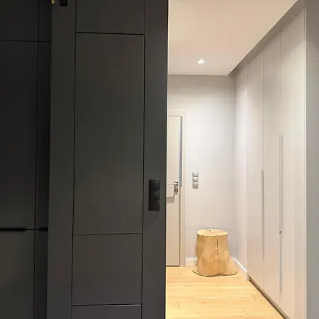 Premium Tolkiena House Mokotow 2- Bedrooms & Living Room, Terrace With Garden, Free Underground Parking & Free High-speed Wi-fi アパート