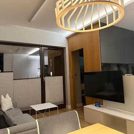 Premium Tolkiena House Mokotów 2- Bedrooms&living Room, Terrace With Garden, Free Underground Parking&free High-speed Wi-fi *