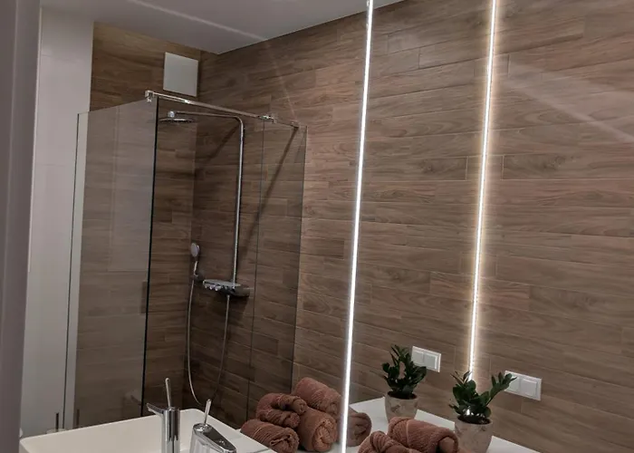 Premium Tolkiena House Mokotow 2- Bedrooms & Living Room, Terrace With Garden, Free Underground Parking & Free High-speed Wi-fi