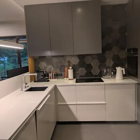 Premium Tolkiena House Mokotow 2- Bedrooms & Living Room, Terrace With Garden, Free Underground Parking & Free High-speed Wi-fi Warszawa