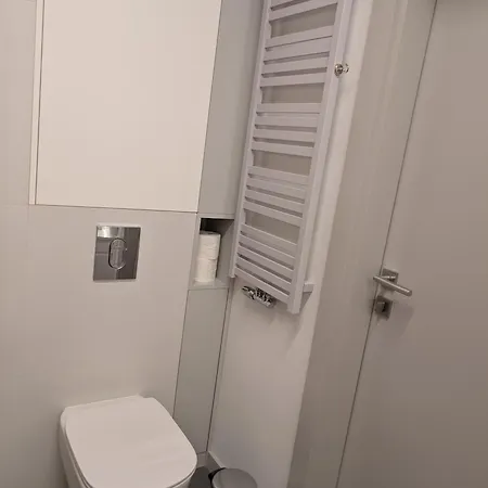 Premium Tolkiena House Mokotow 2- Bedrooms & Living Room, Terrace With Garden, Free Underground Parking & Free High-speed Wi-fi *