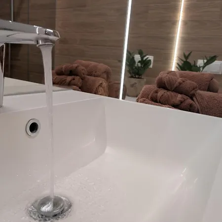 Premium Tolkiena House Mokotow 2- Bedrooms & Living Room, Terrace With Garden, Free Underground Parking & Free High-speed Wi-fi 公寓 华沙